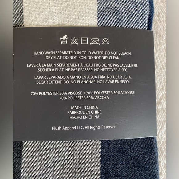 Plush Apparel Ultra Soft Plaid Scarf NWT - Picture 5 of 5